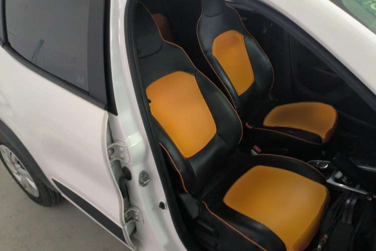 Used Venucia e30 2020 Elite Edition Right Front Seat