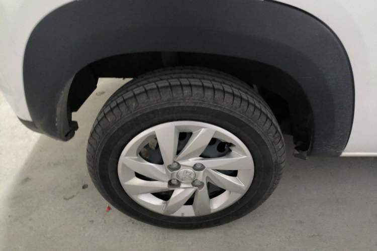 Used Venucia e30 2020 Elite Edition Right Rear Wheel Hub