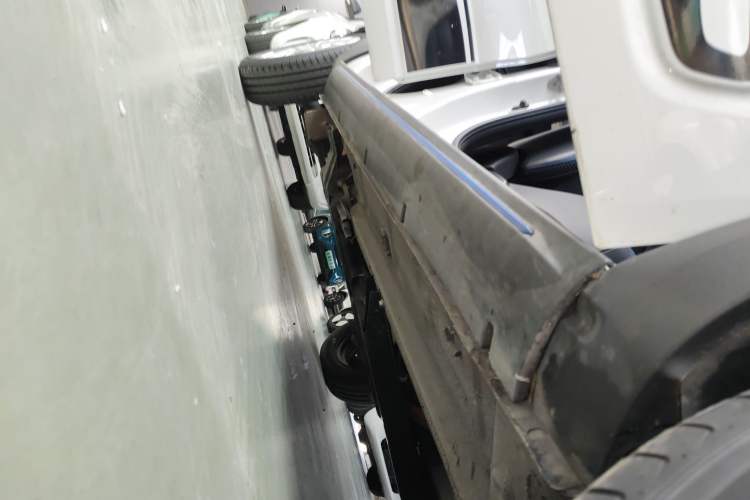 Used Venucia e30 2020 Elite Version Right Side Sill