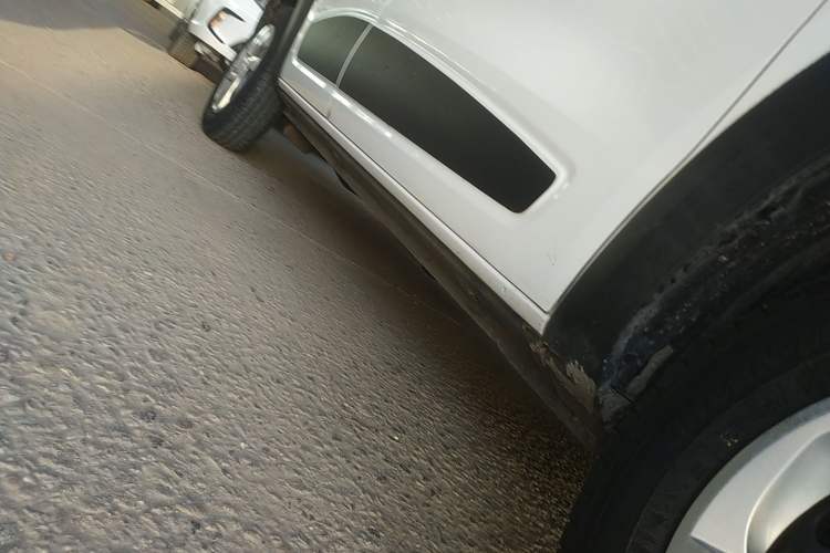 Used Venucia e30 2020 Elite Edition Right Side Sill