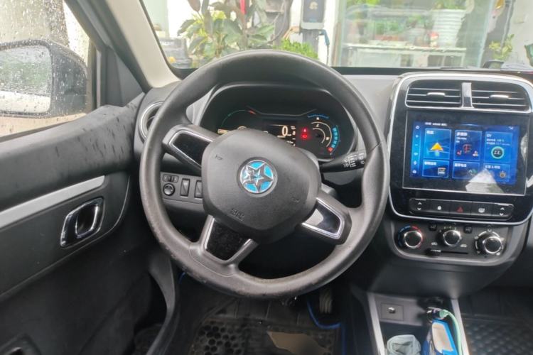 Used Venucia e30 2020 Elite Version Steering Wheel