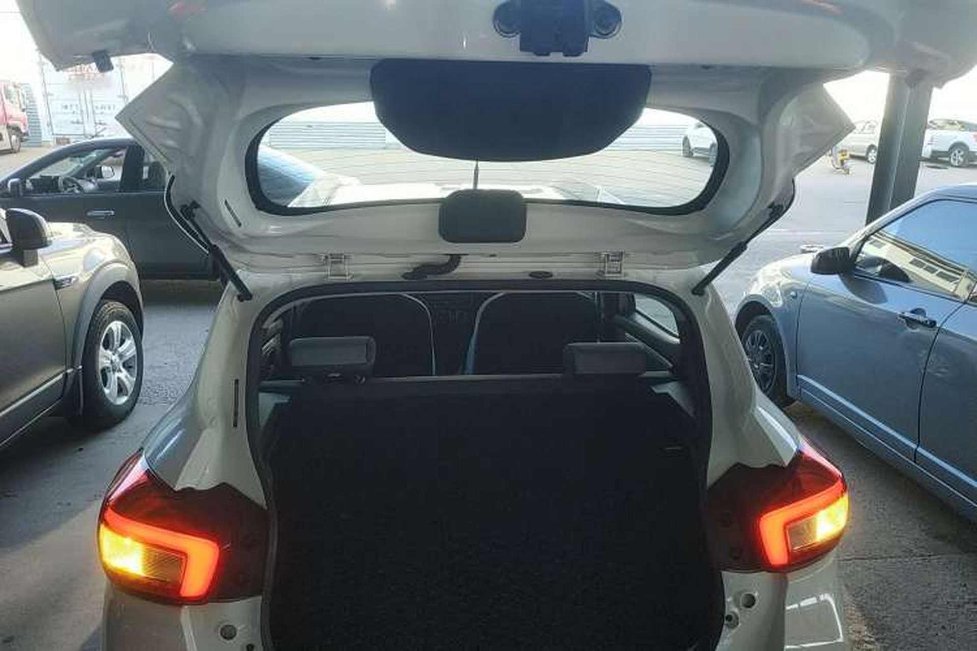 Used Venucia e30 2020 Elite Edition Trunk
