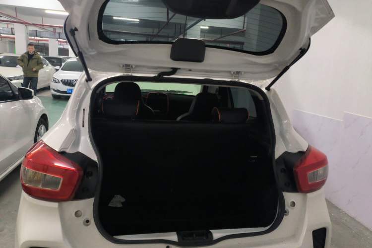 Used Venucia e30 2020 Elite Edition Trunk