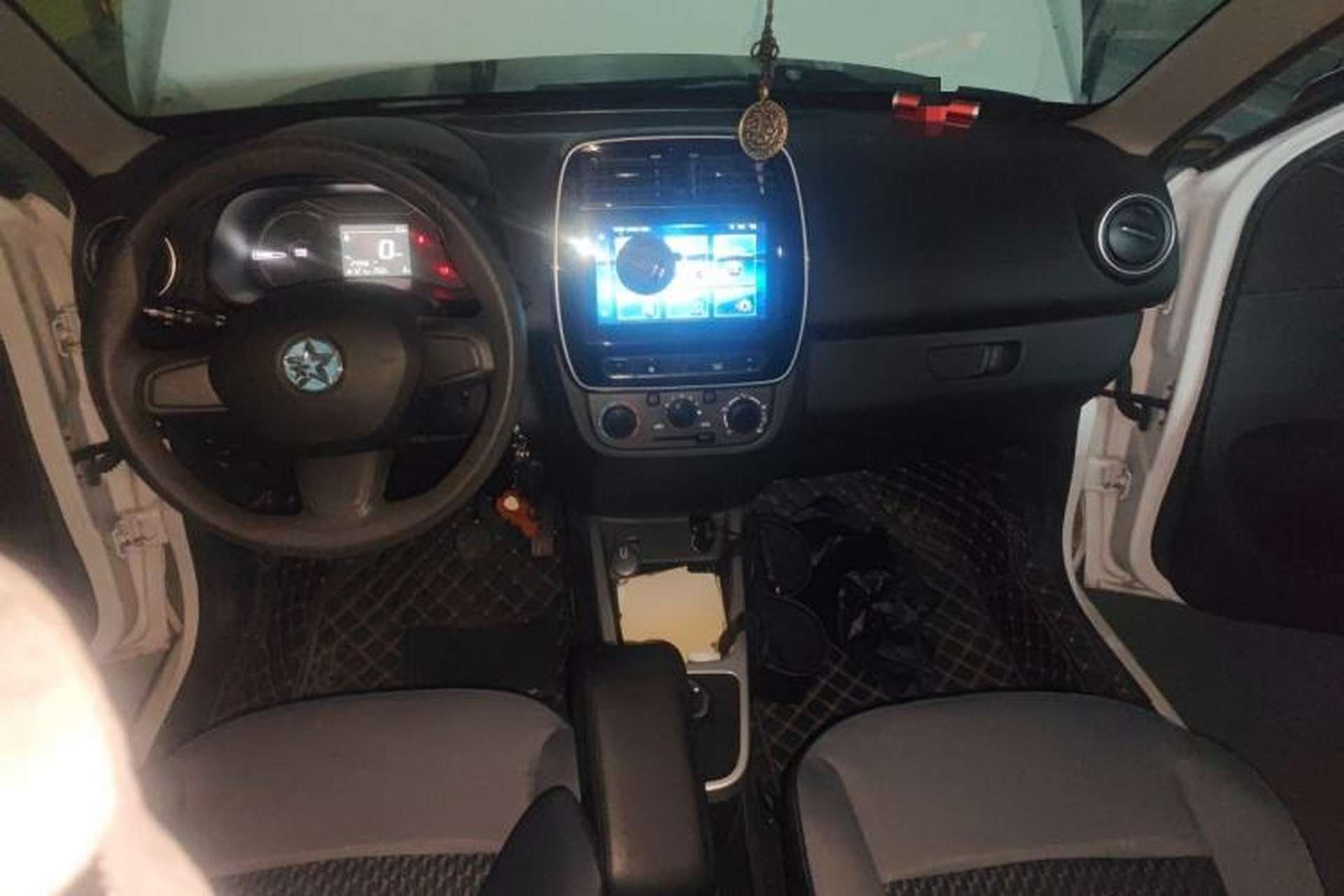 Used Venucia e30 2021 Elite Edition Center Console