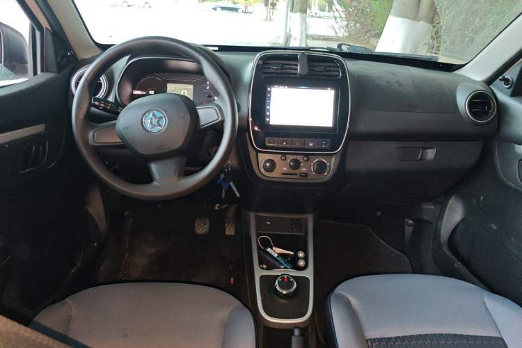 Used Venucia e30 2021 Elf Edition Center Console
