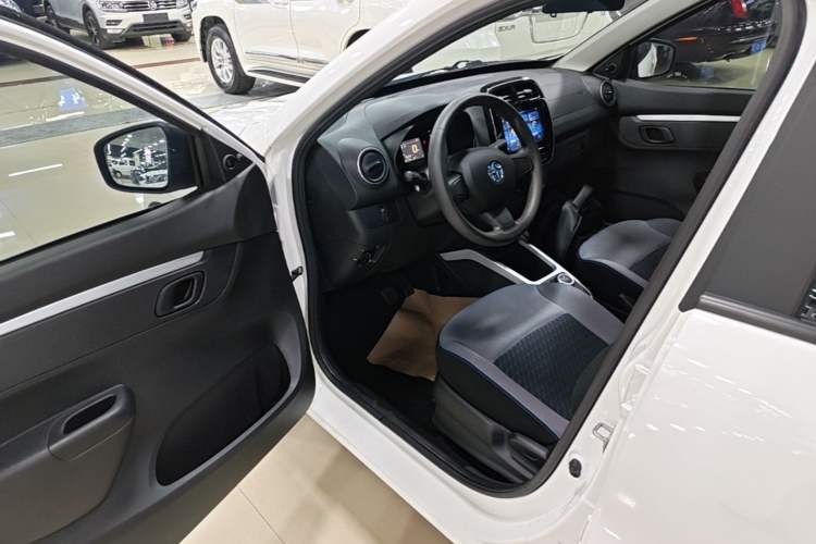 Used Venucia e30 2021 Elite Edition Driver Seat