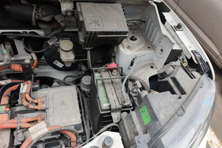 Used Venucia e30 2021 Elite Edition Engine Bay Left