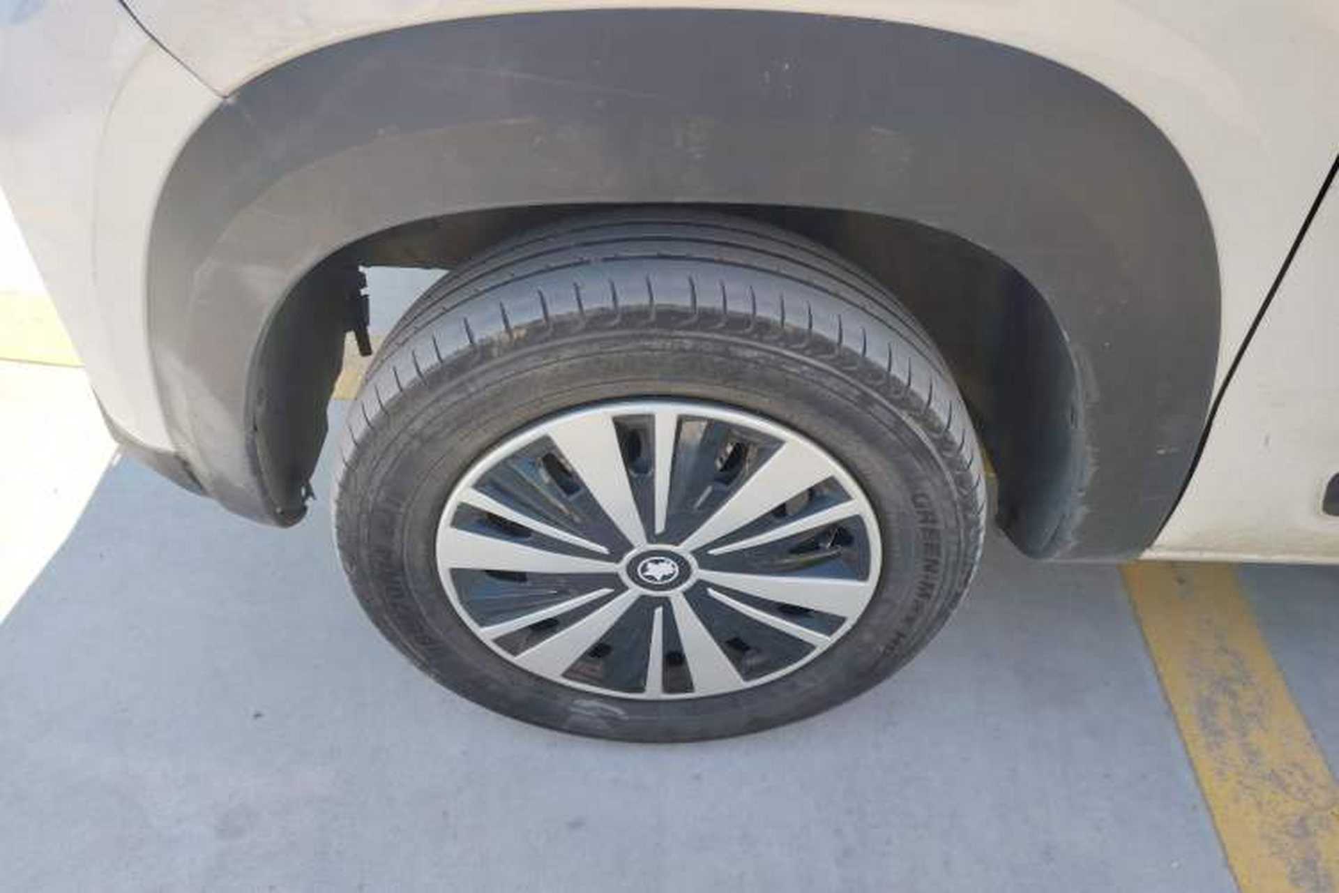 Used Venucia e30 2021 Elite Edition Exterior 4