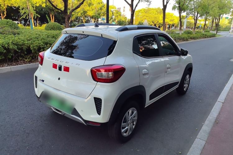 Used Venucia e30 2021 Elite Edition Exterior 4