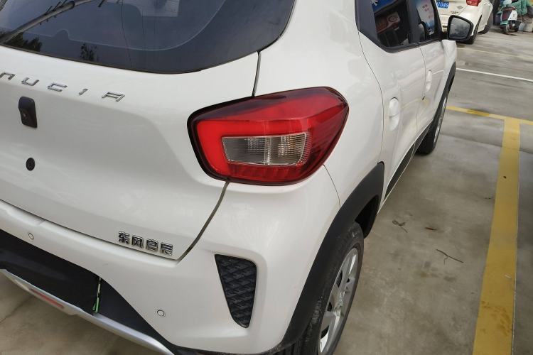 Used Venucia e30 2021 Elite Edition Exterior 6