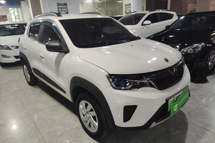 Used Venucia e30 2021 Elite Edition Front Right 45 Deg