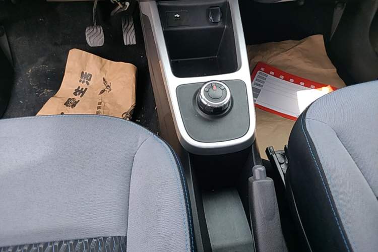 Used Venucia e30 2021 Elite Edition Gear Lever