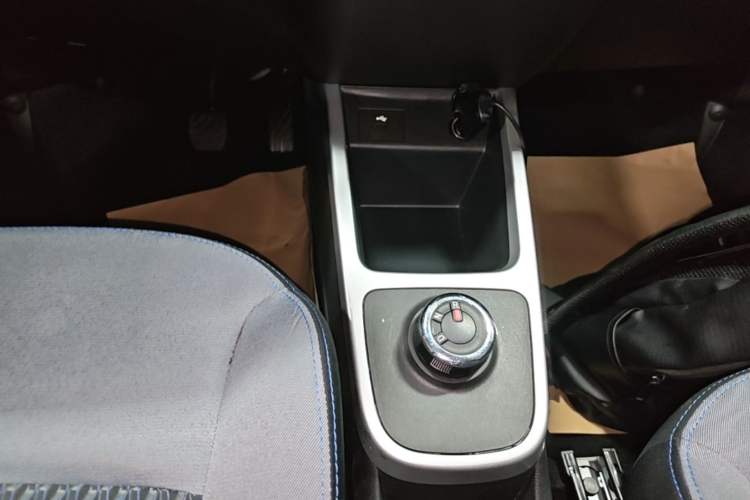 Used Venucia e30 2021 Elite Edition Gear Lever