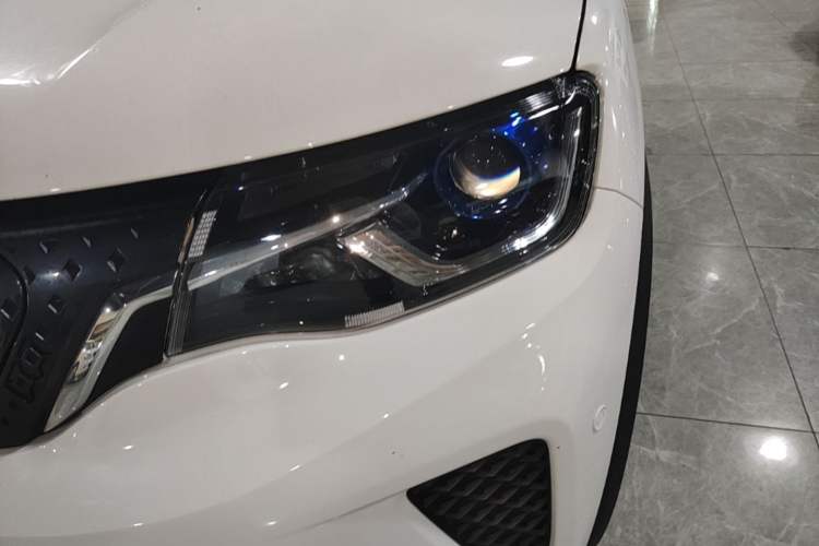Used Venucia e30 2021 Elite Edition Left Front Headlight