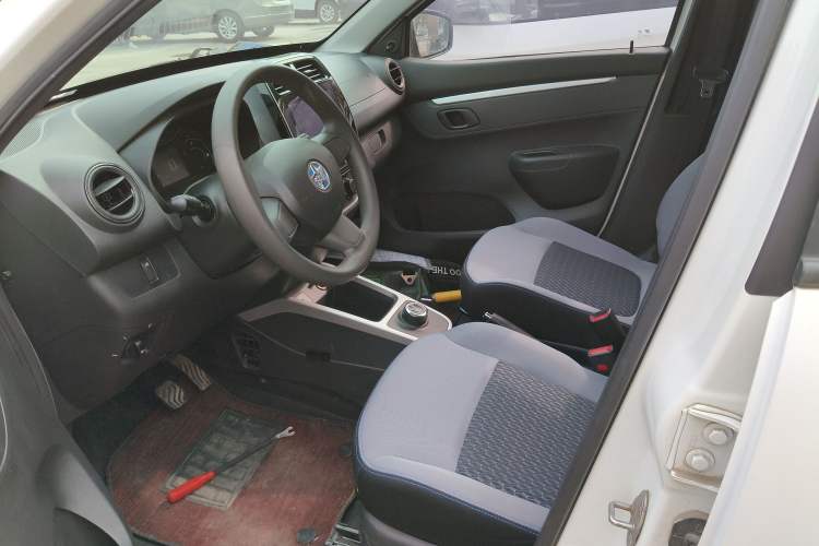 Used Venucia e30 2021 Elite Edition Left Front Seat