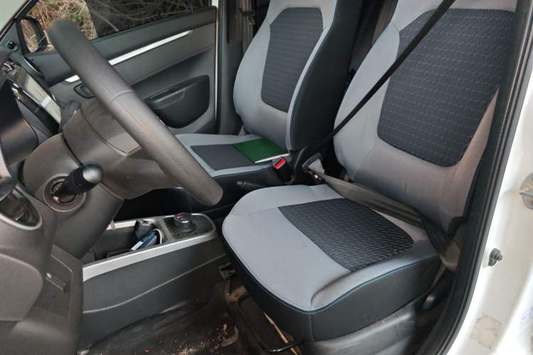 Used Venucia e30 2021 Elf Edition Left Front Seat