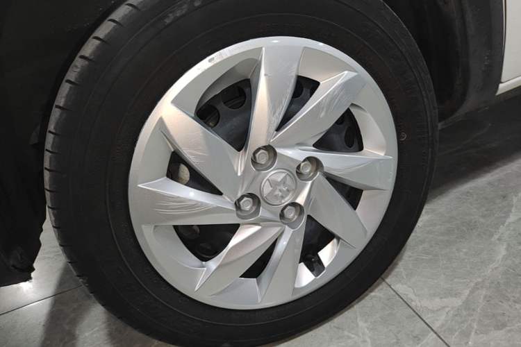 Used Venucia e30 2021 Elite Edition Left Front Wheel Hub