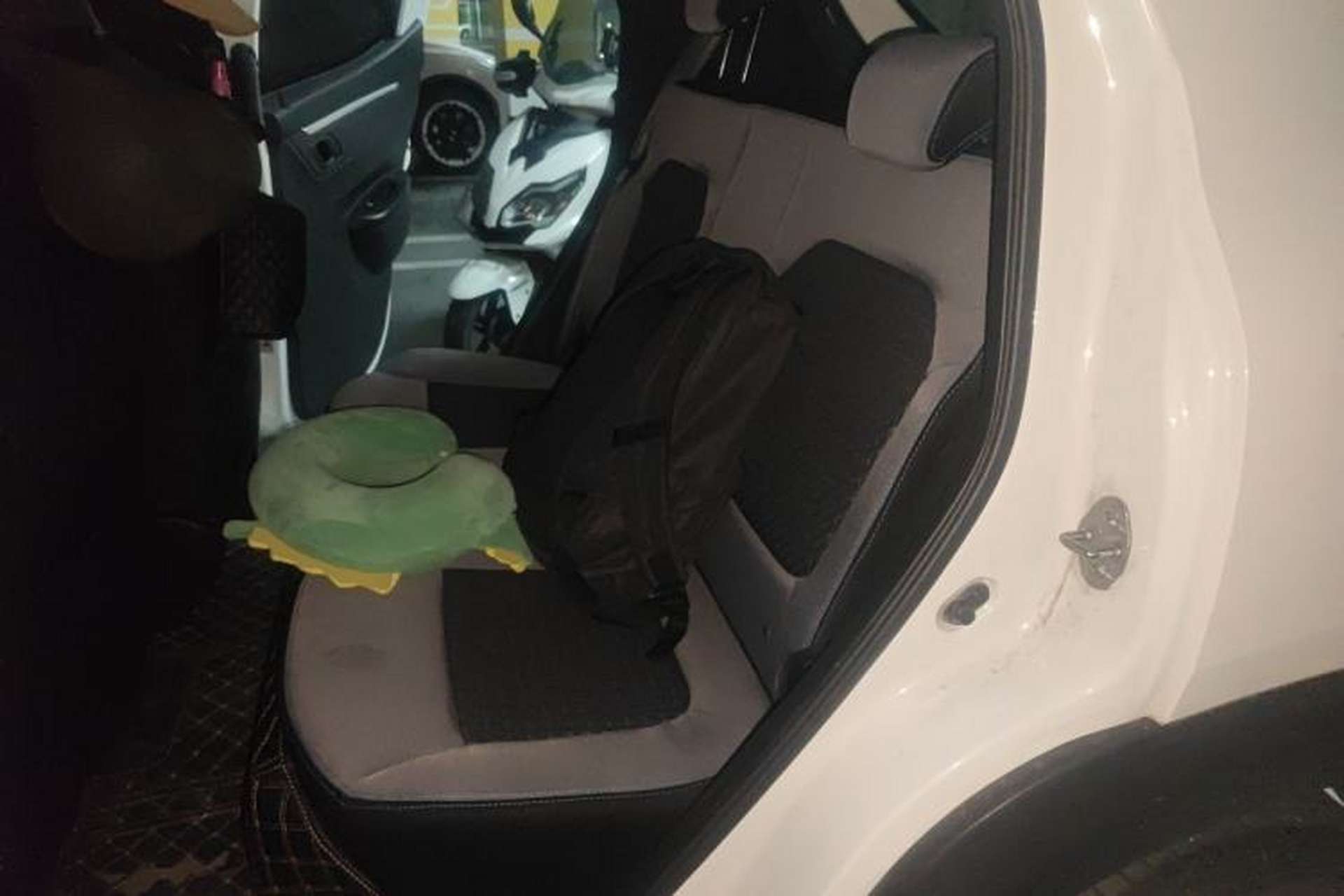 Used Venucia e30 2021 Elite Edition Left Rear Seat