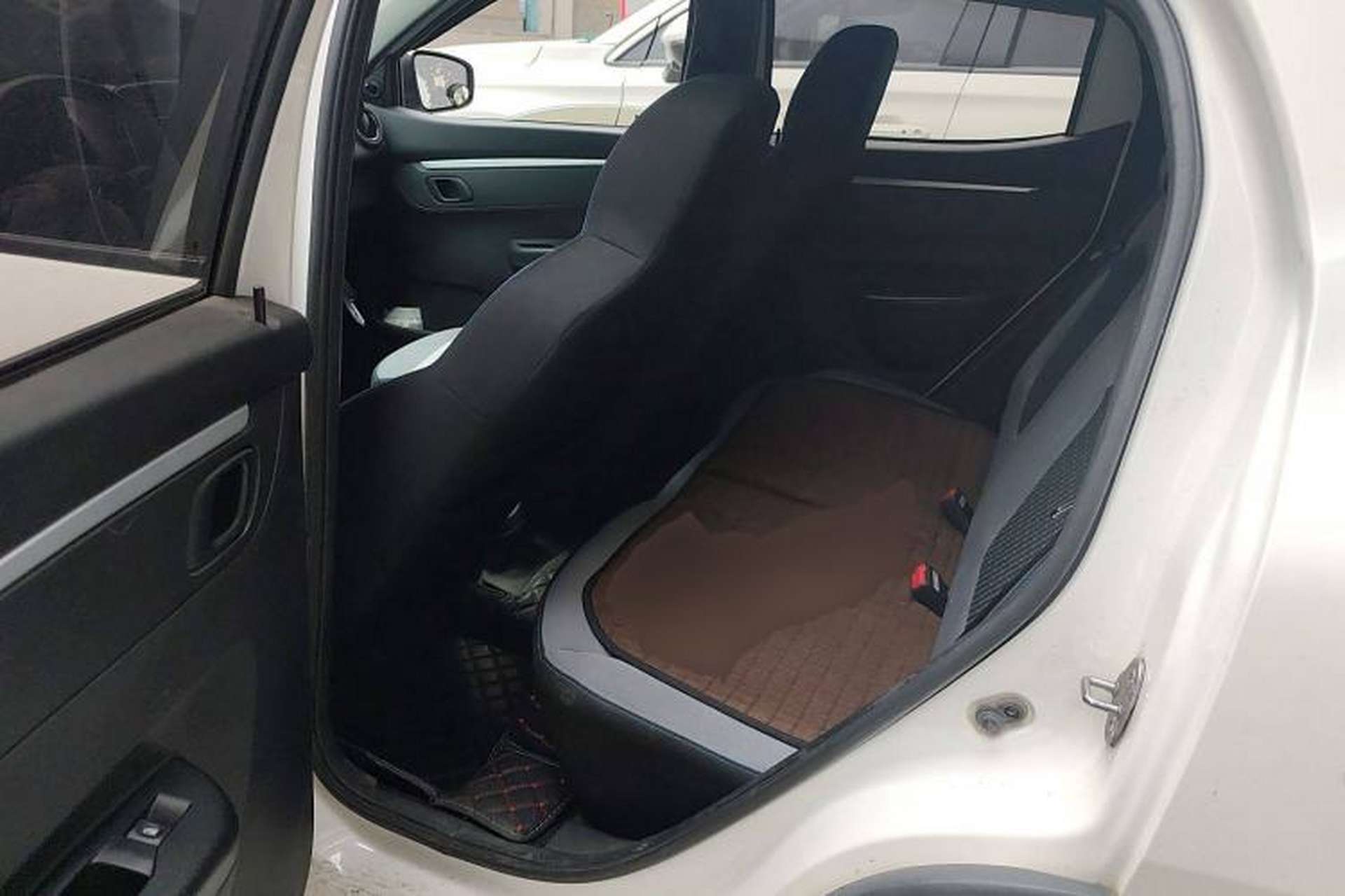 Used Venucia e30 2021 Elite Edition Left Rear Seat