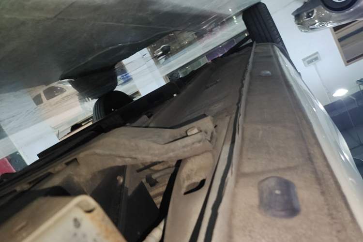 Used Venucia e30 2021 Elite Edition Left Side Sill