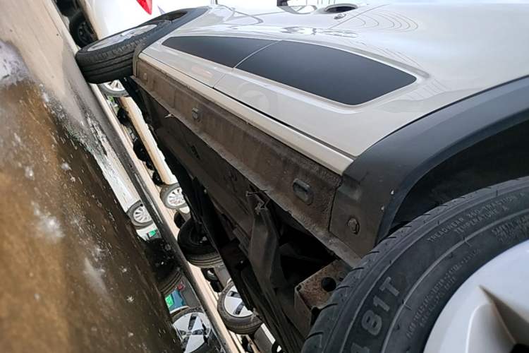 Used Venucia e30 2021 Elite Edition Left Side Sill