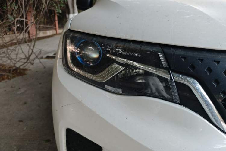 Used Venucia e30 2021 Elf Edition Right Front Headlight