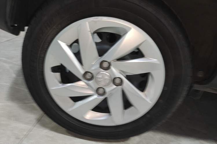 Used Venucia e30 2021 Elite Edition Right Rear Wheel Hub