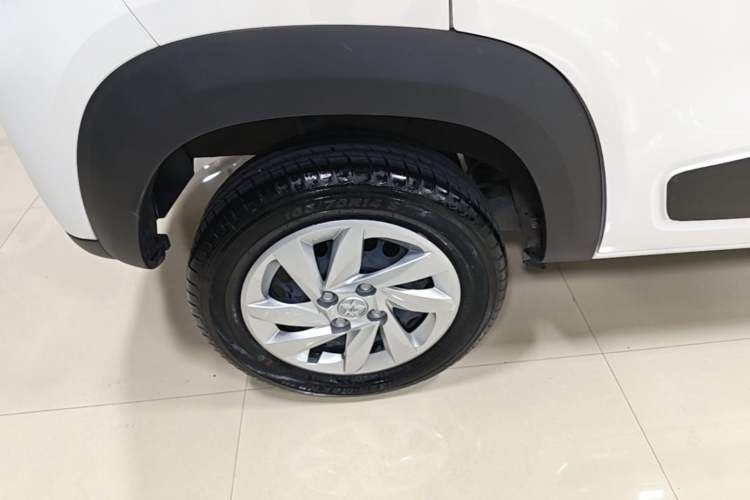 Used Venucia e30 2021 Elite Edition Right Rear Wheel Hub