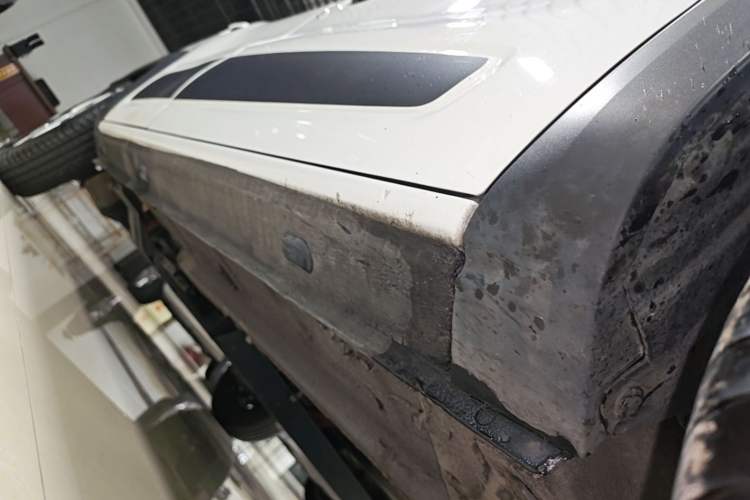 Used Venucia e30 2021 Elite Edition Right Side Sill
