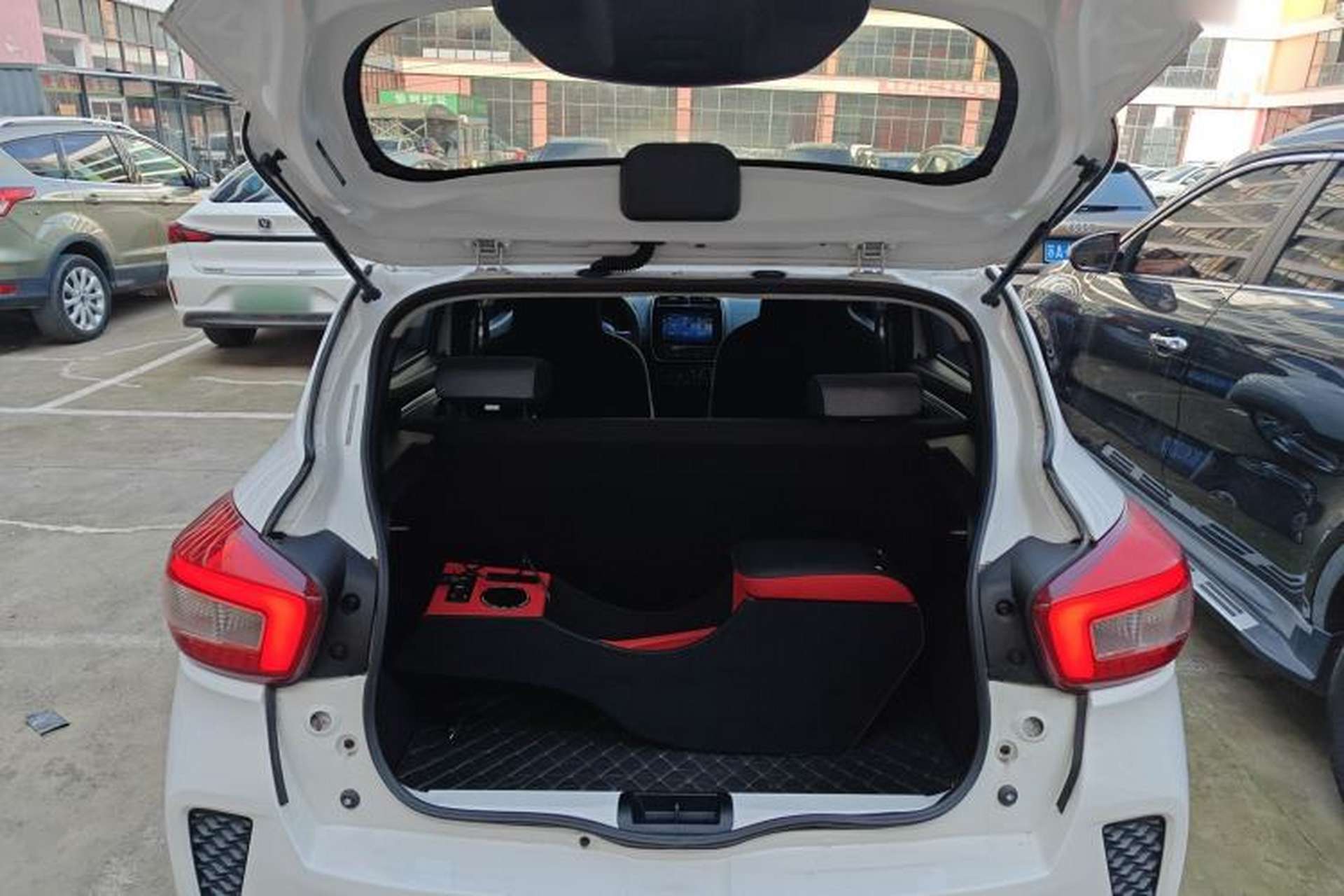 Used Venucia e30 2021 Elite Edition Trunk