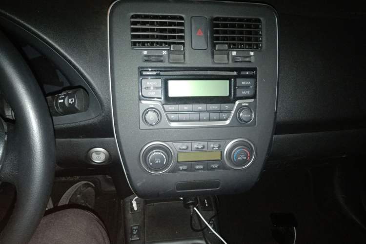 Used Venucia Leaf 2014 Lingfeng Edition 6.6 KW Audio And AC Panel