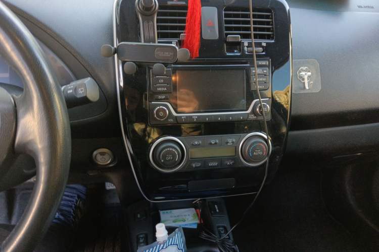 Used Venucia Leaf 2014 Navigation Version 6.6 KW Audio And AC Panel