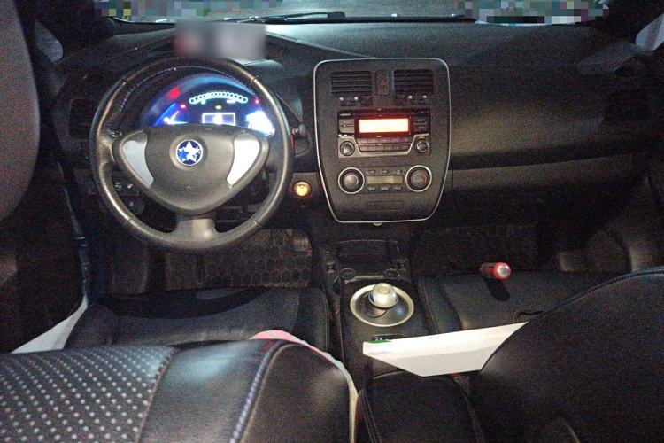 Used Venucia Leaf 2014 Lingfeng Edition 6.6 KW Center Console