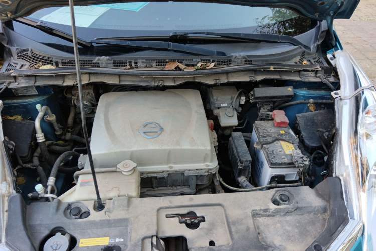 Used Venucia Leaf 2014 Navigation Version 6.6 KW Engine Bay