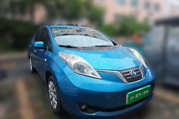 Used Venucia Leaf 2014 Lingfeng Edition 3.6KW Front Right 45 Deg