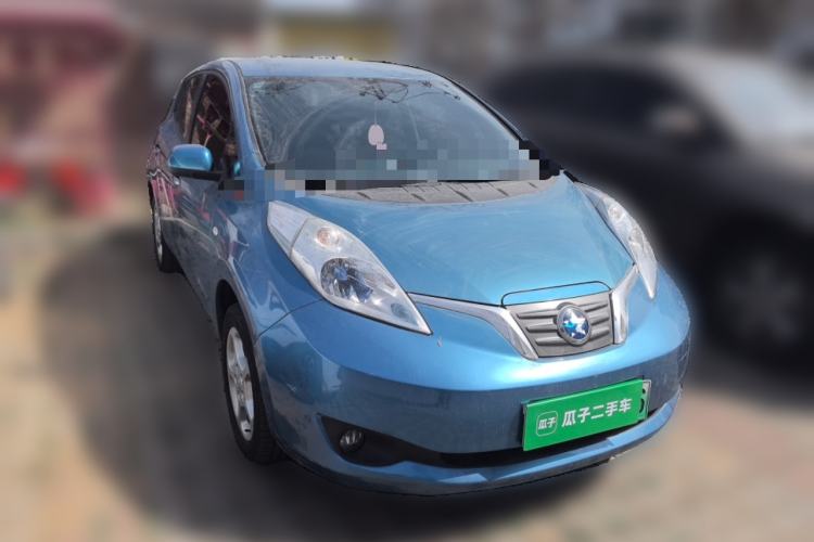 Used Venucia Leaf 2014 Navigation Version 6.6 KW Front Right 45 Deg