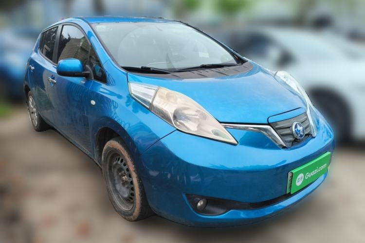 Used Venucia Leaf 2014 Navigation Version 6.6 KW Front Right 45 Deg