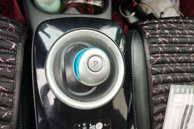 Used Venucia Leaf 2014 Navigation Version 6.6 KW Gear Lever