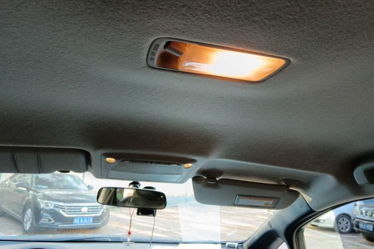 Used Venucia Leaf 2014 Navigation Version 6.6 KW Headliner