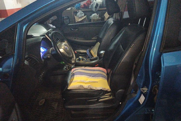 Used Venucia Leaf 2014 Lingfeng Edition 6.6 KW Left Front Seat