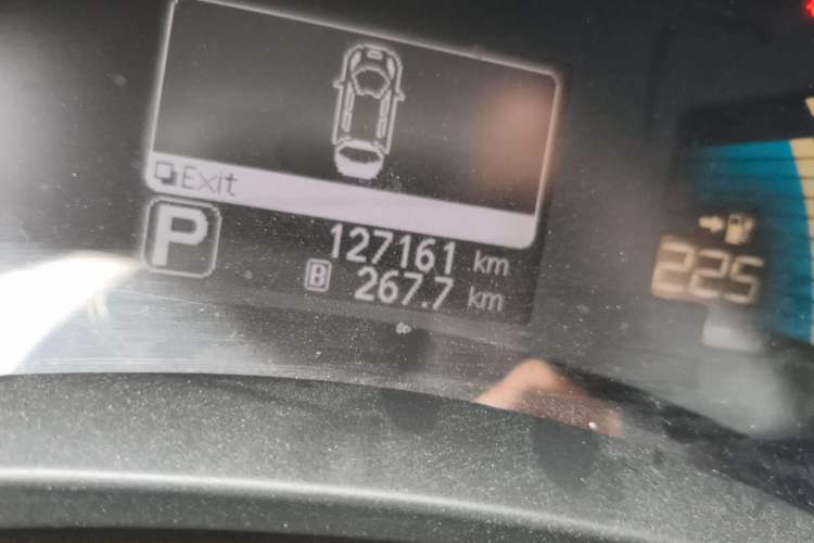 Used Venucia Leaf 2014 Navigation Version 6.6 KW Odometer Close Up
