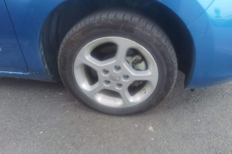 Used Venucia Leaf 2014 Navigation Version 6.6 KW Right Front Wheel Hub