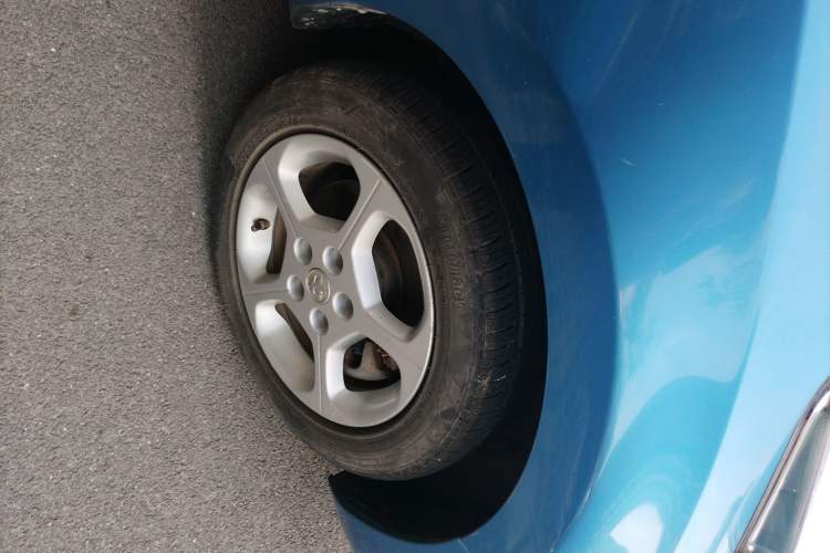 Used Venucia Leaf 2014 Navigation Version 6.6 KW Right Front Wheel Hub