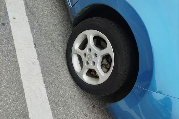 Used Venucia Leaf 2014 Navigation Version 6.6 KW Right Front Wheel Hub