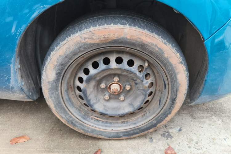Used Venucia Leaf 2014 Navigation Version 6.6 KW Right Front Wheel Hub