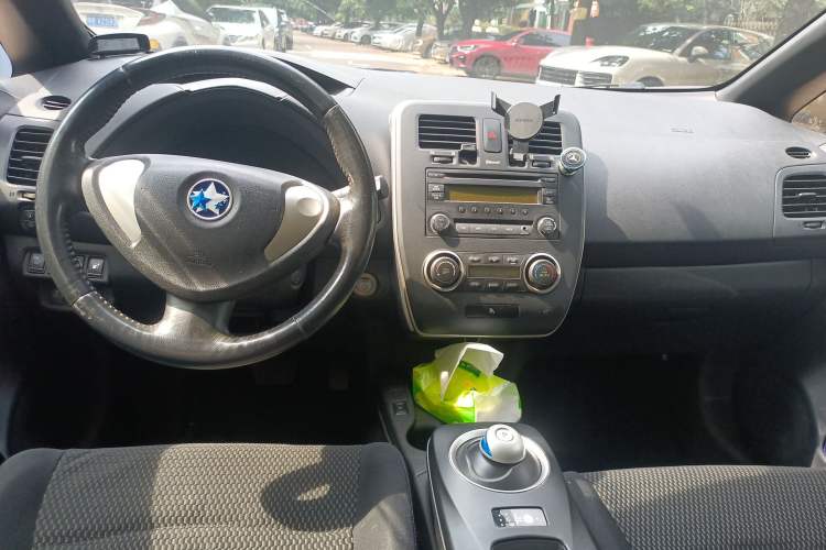 Used Venucia Leaf 2014 Lingfeng Edition 3.6KW Center Console