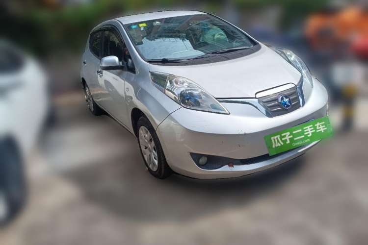 Used Venucia Leaf 2014 Lingfeng Edition 3.6KW Front Right 45 Deg