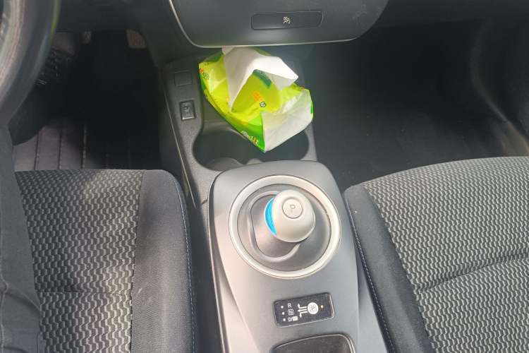 Used Venucia Leaf 2014 Lingfeng Edition 3.6KW Gear Lever