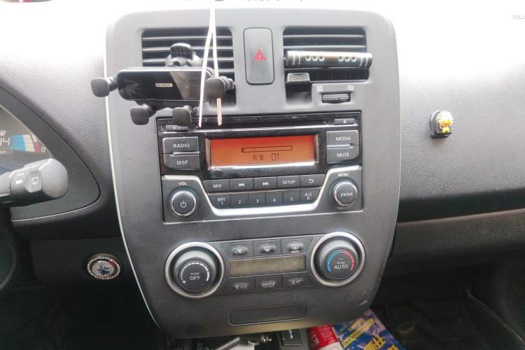 Used Venucia Leaf 2014 Lingfeng Edition 6.6 KW Audio And AC Panel