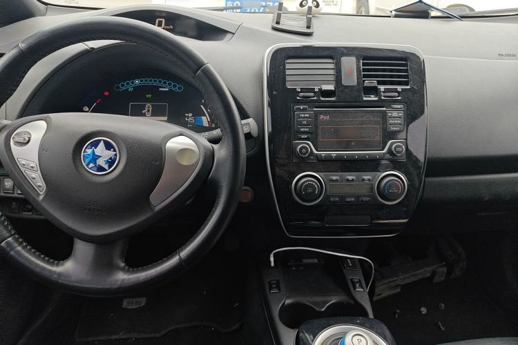 Used Venucia Leaf 2014 Navigation Version 6.6 KW Center Console